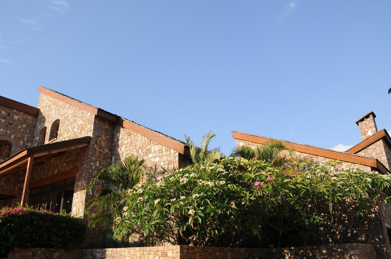 Hotel Le Jardin Du Roy Ranohira Exterior foto