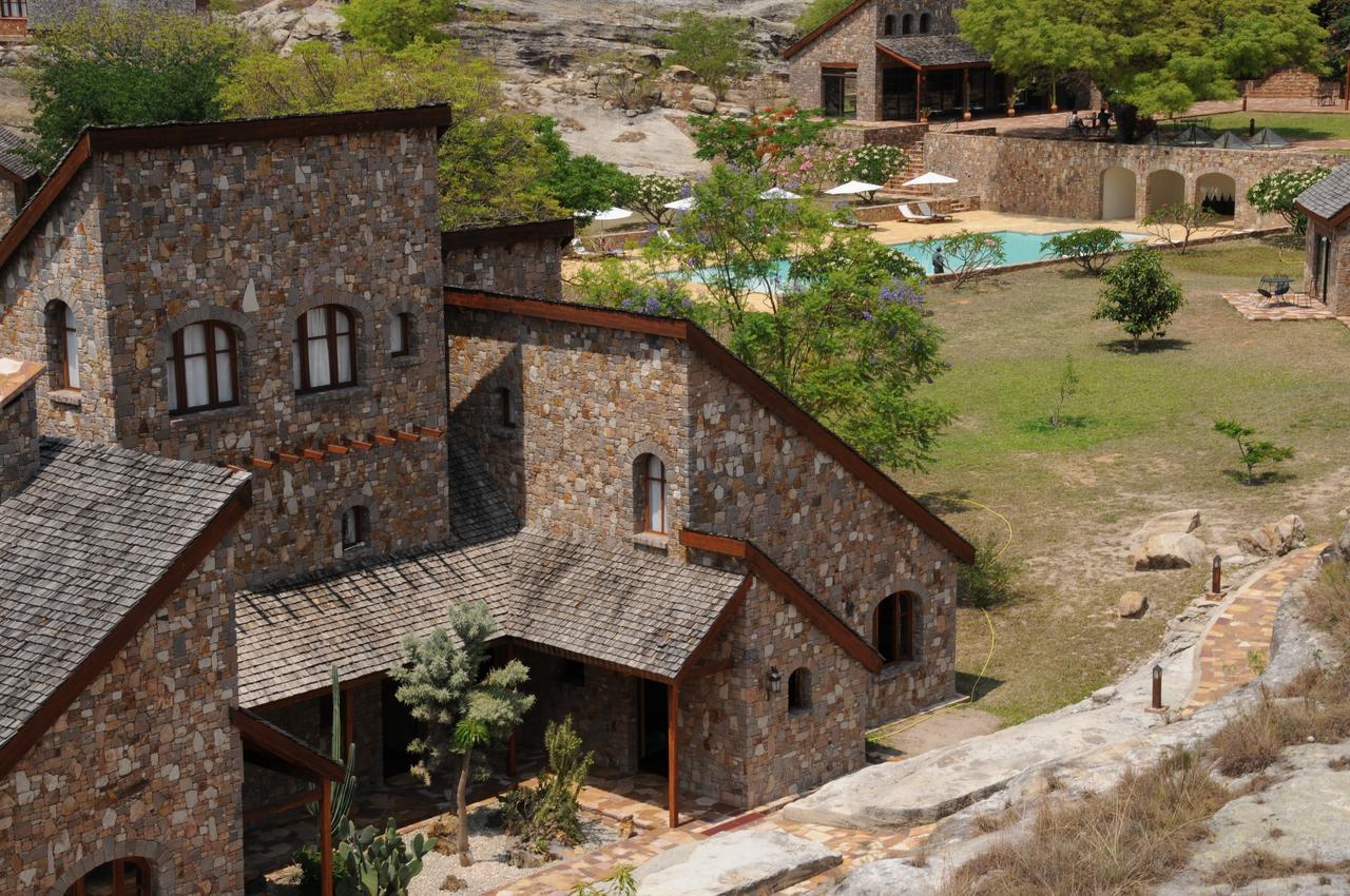 Hotel Le Jardin Du Roy Ranohira Exterior foto