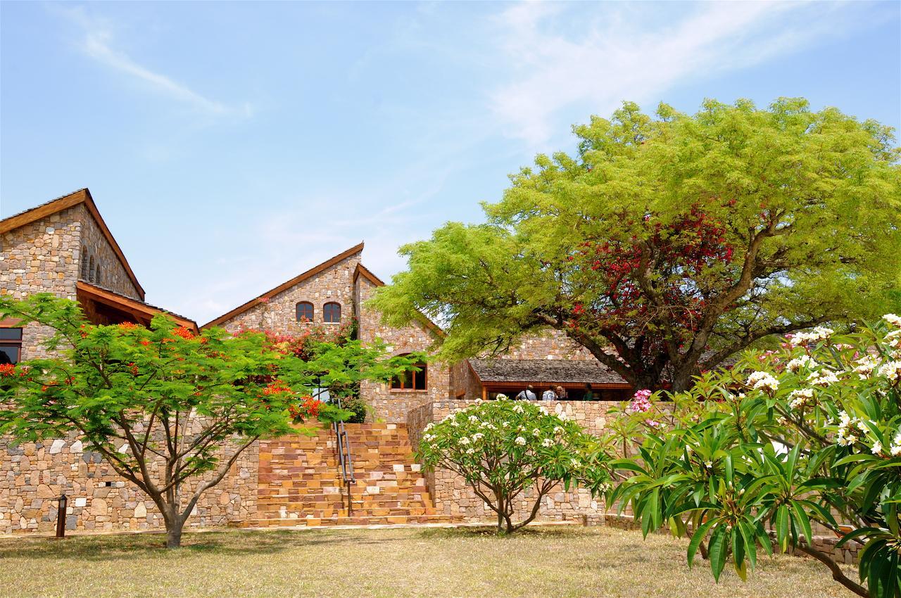 Hotel Le Jardin Du Roy Ranohira Exterior foto